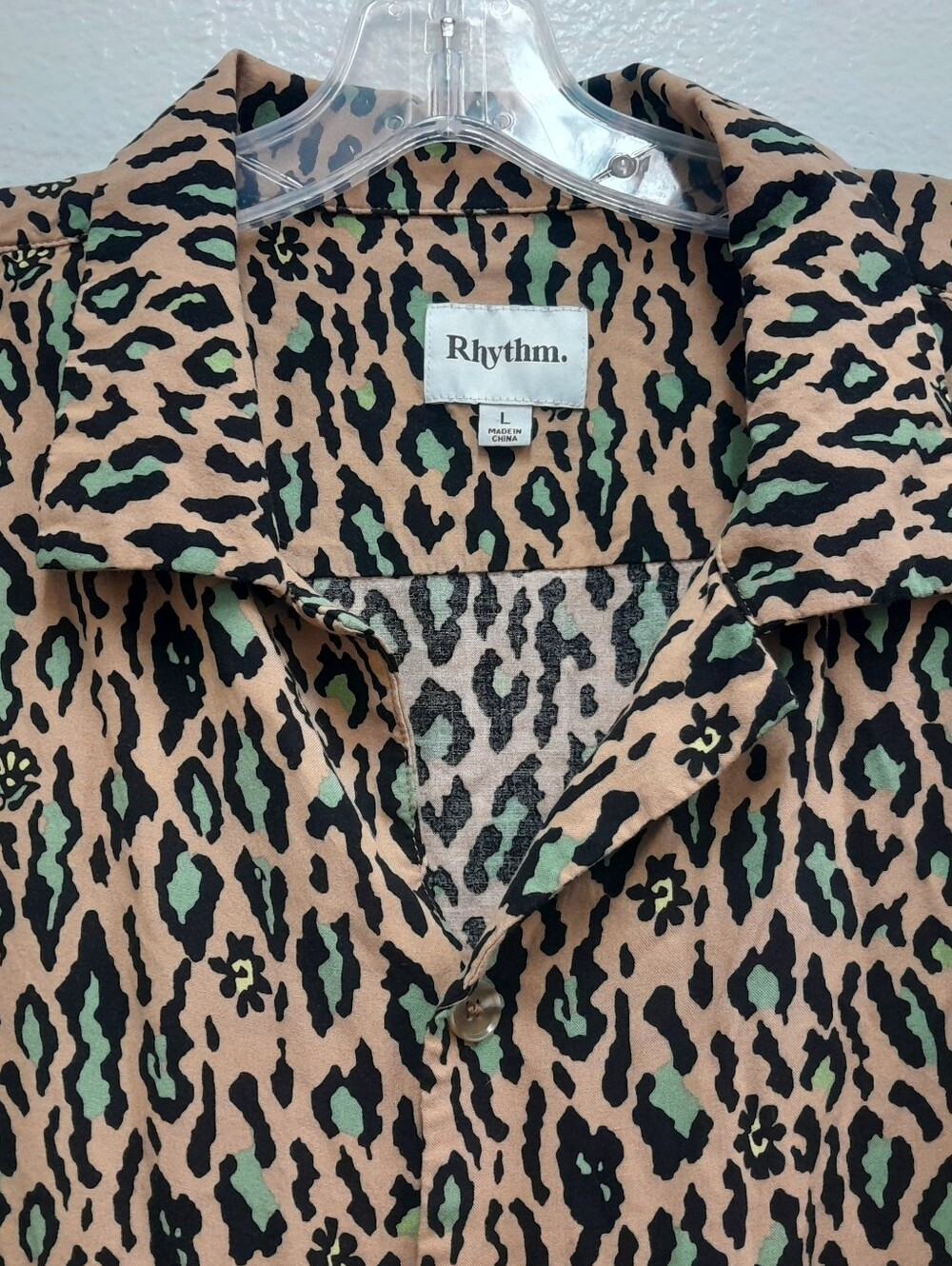 Rhythm Relaxed Leo Cheetah Print Short Sleeve Button Front Shirt Men’s Large